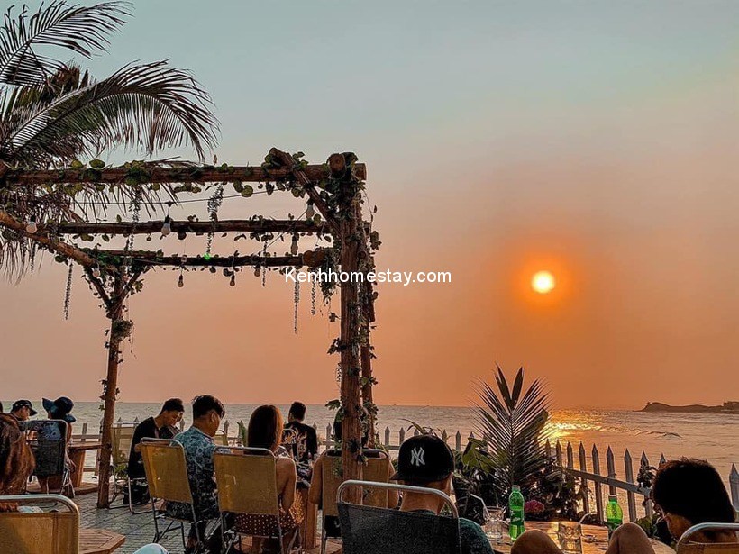 Coffee Bãi Xanh: View ngắm hoàng hôn cực đẹp ở bãi biển Long Hải