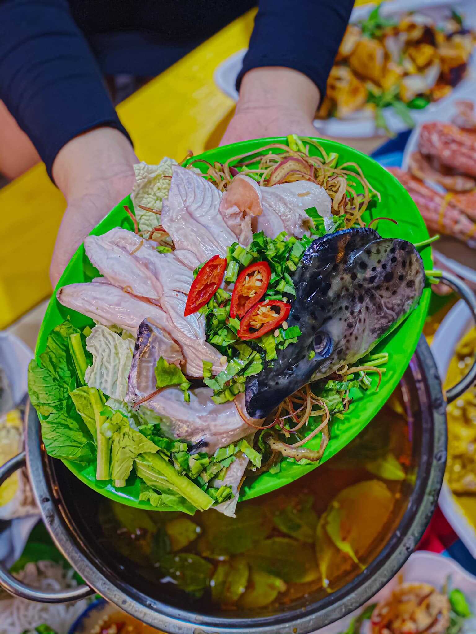 Top 10 Quán ốc Phạm Văn Đồng ngon giá rẻ đông khách ở Sài Gòn