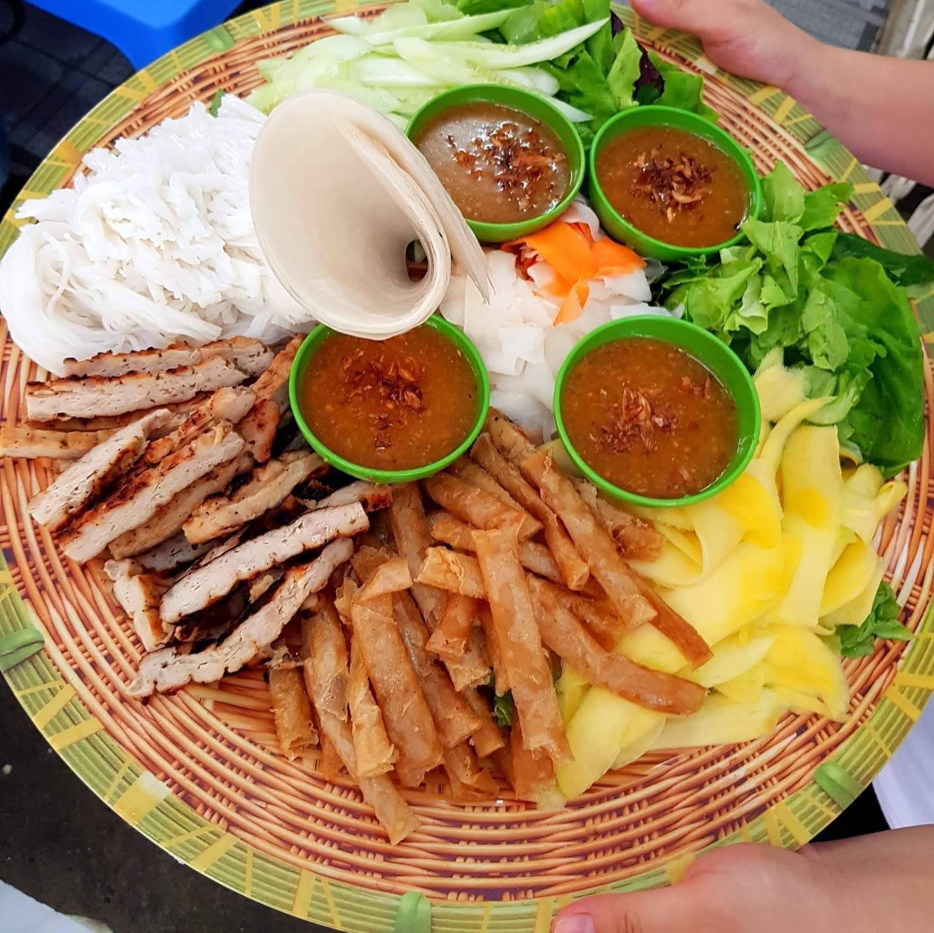 Nem nướng Nha Trang – Đặc sản ẩm thực của xứ biển 