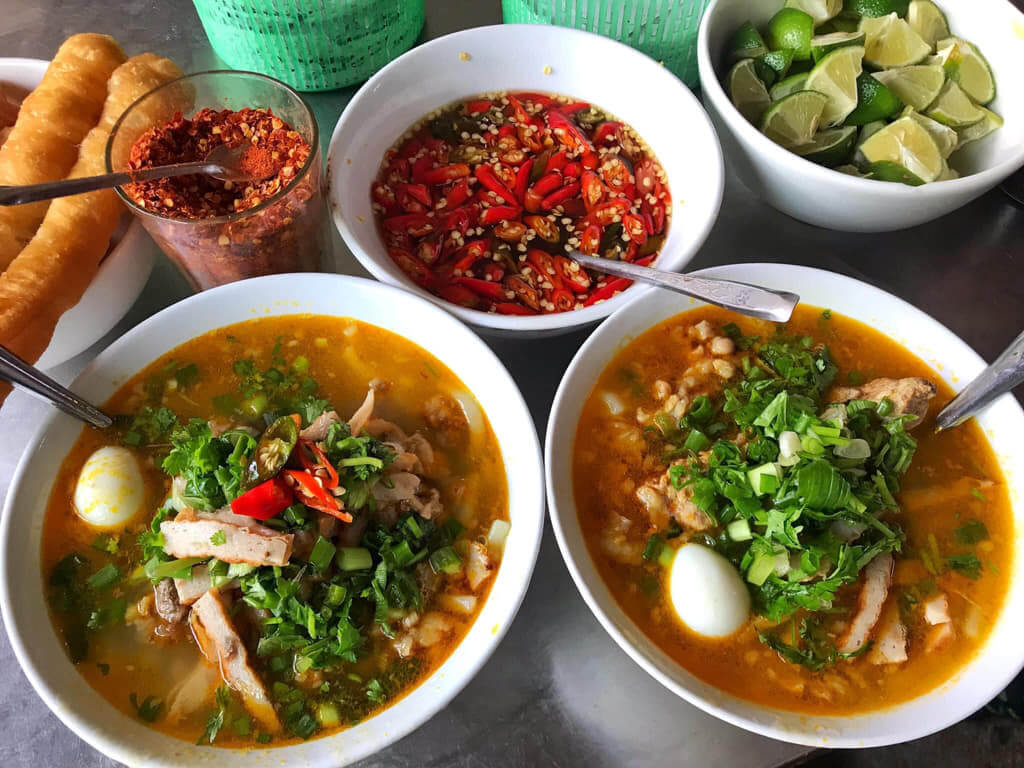 Review bánh canh khô Huế – Đặc sản nổi tiếng dải đất Thừa Thiên