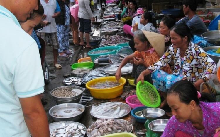 Trải nghiệm thiên đường mua sắm hải sản - Chợ Xóm Lưới