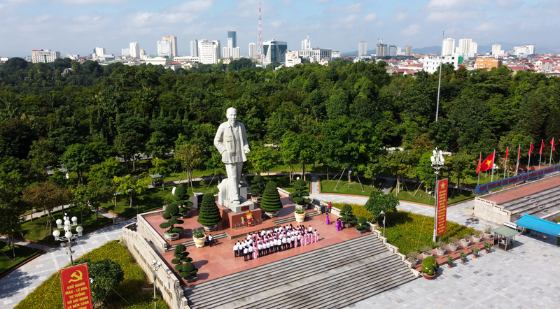 Quảng trường Hồ Chí Minh Nghệ An – Điểm check-in không thể bỏ qua